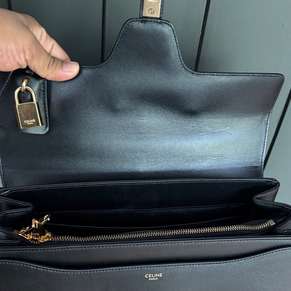 Celine handbag CLASSIQUE 16 BAG IN SATINATED CALFSKIN - Picture 15 of 16